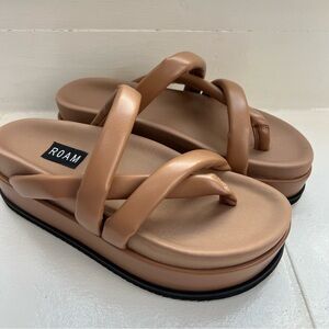 ROAM WOMEN’S ASYMMETRICAL STACK NUDE VEGAN LEATHER SANDALS Size 8